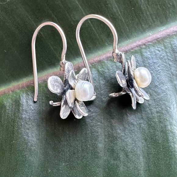 Silpada sterling  Silver 925   Flower Earrings with Pearl - Picture 2 of 4